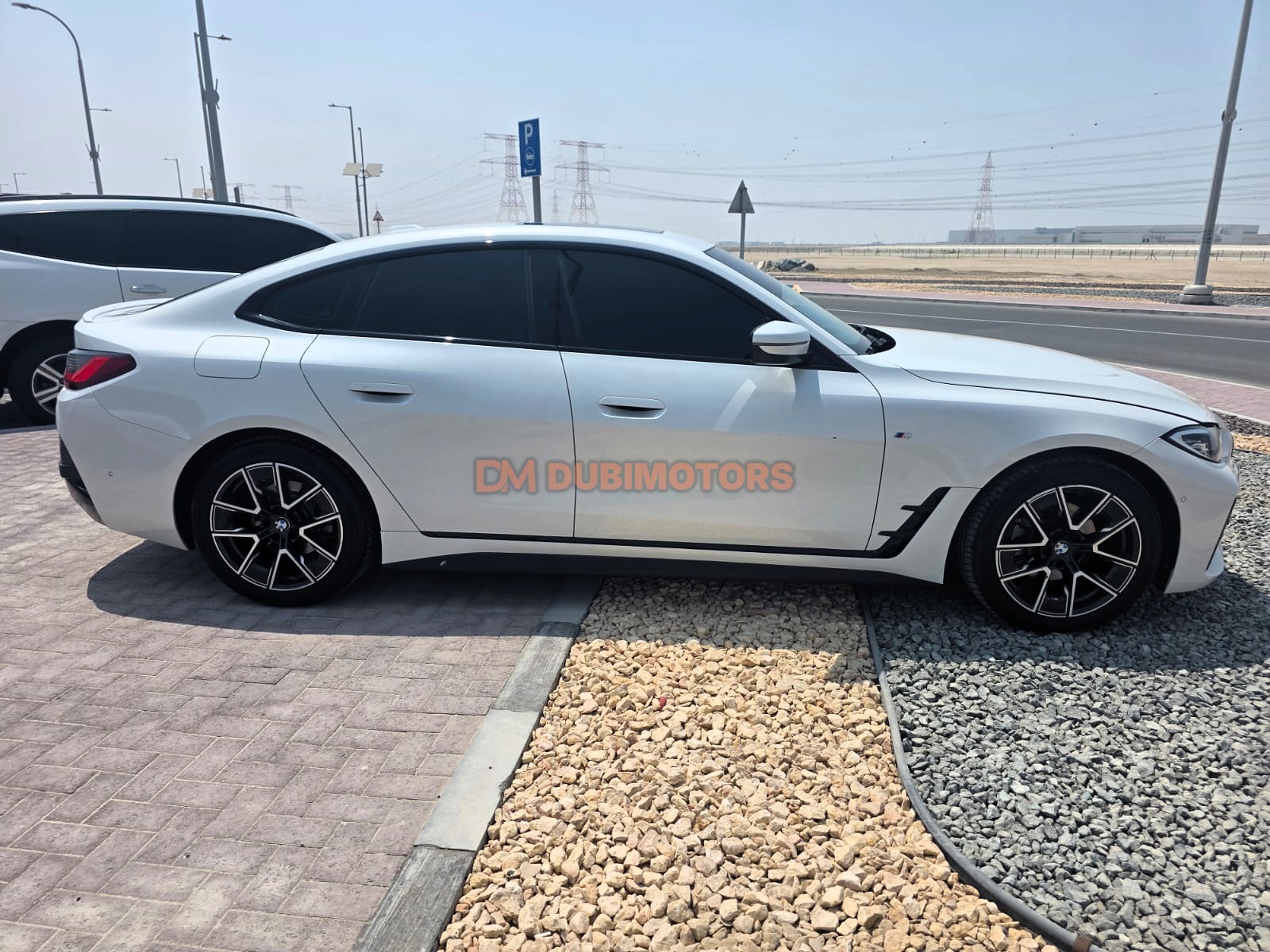 2022 BMW 4 Series 420i M Sport for Sale in Abu Dhabi, photo 6 of 18