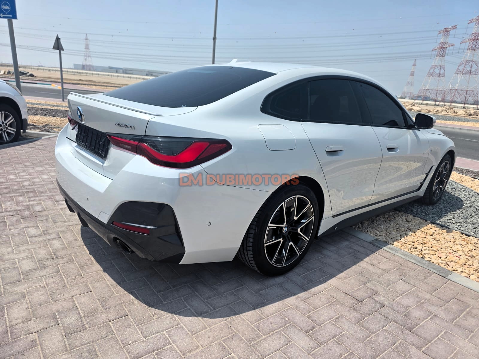 2022 BMW 4 Series 420i M Sport for Sale in Abu Dhabi, photo 7 of 18