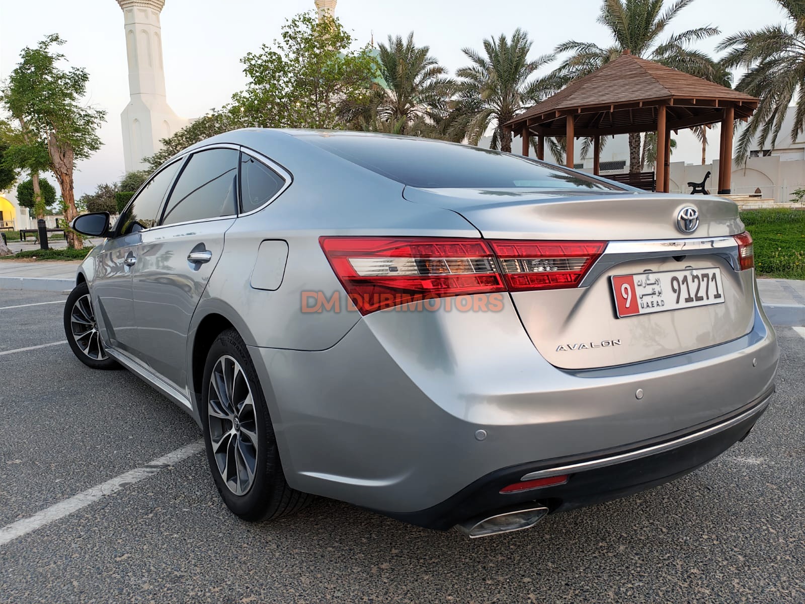 2017 Toyota Avalon SE+, photo 3 of 11