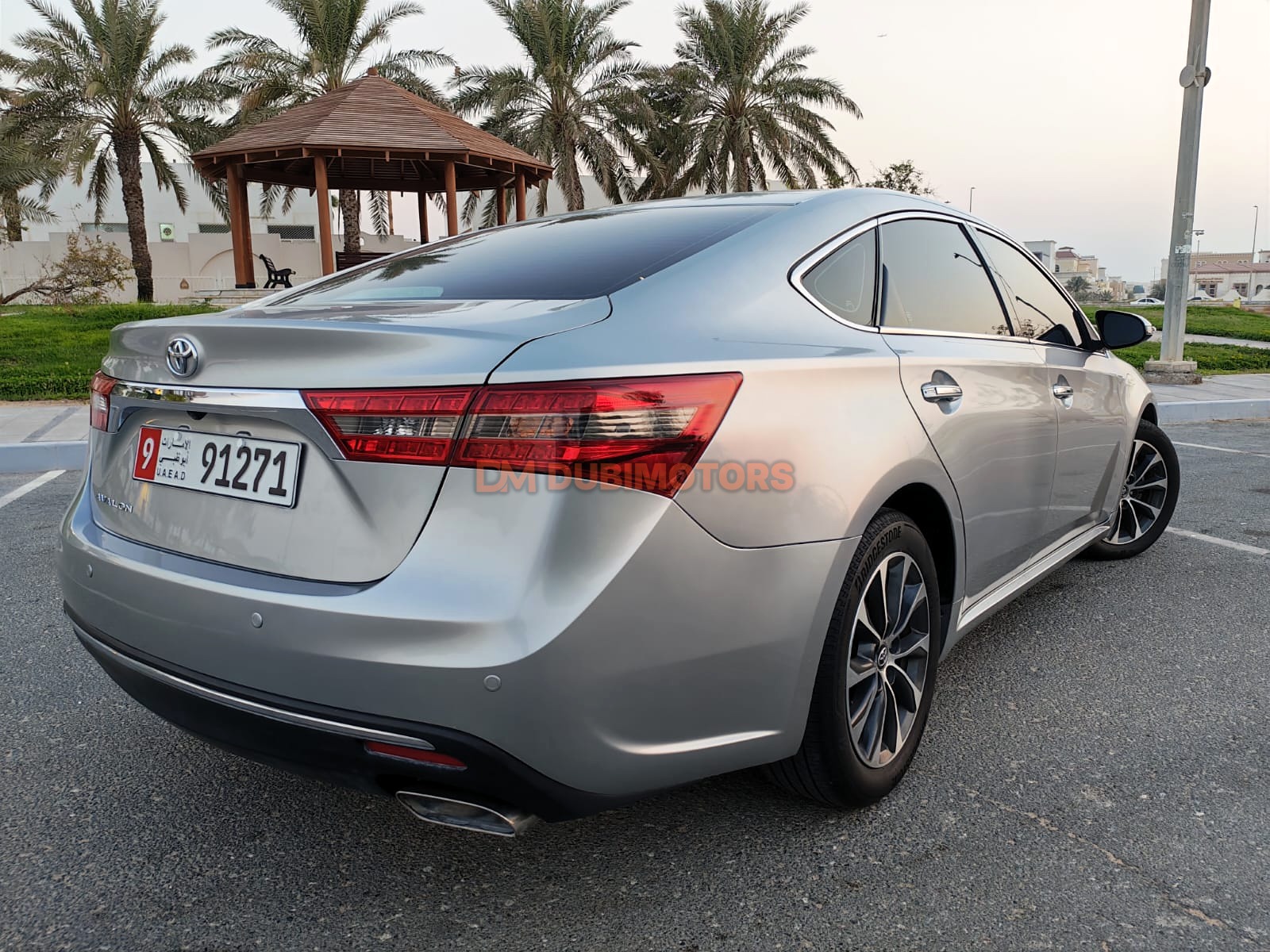 2017 Toyota Avalon SE+, photo 5 of 11