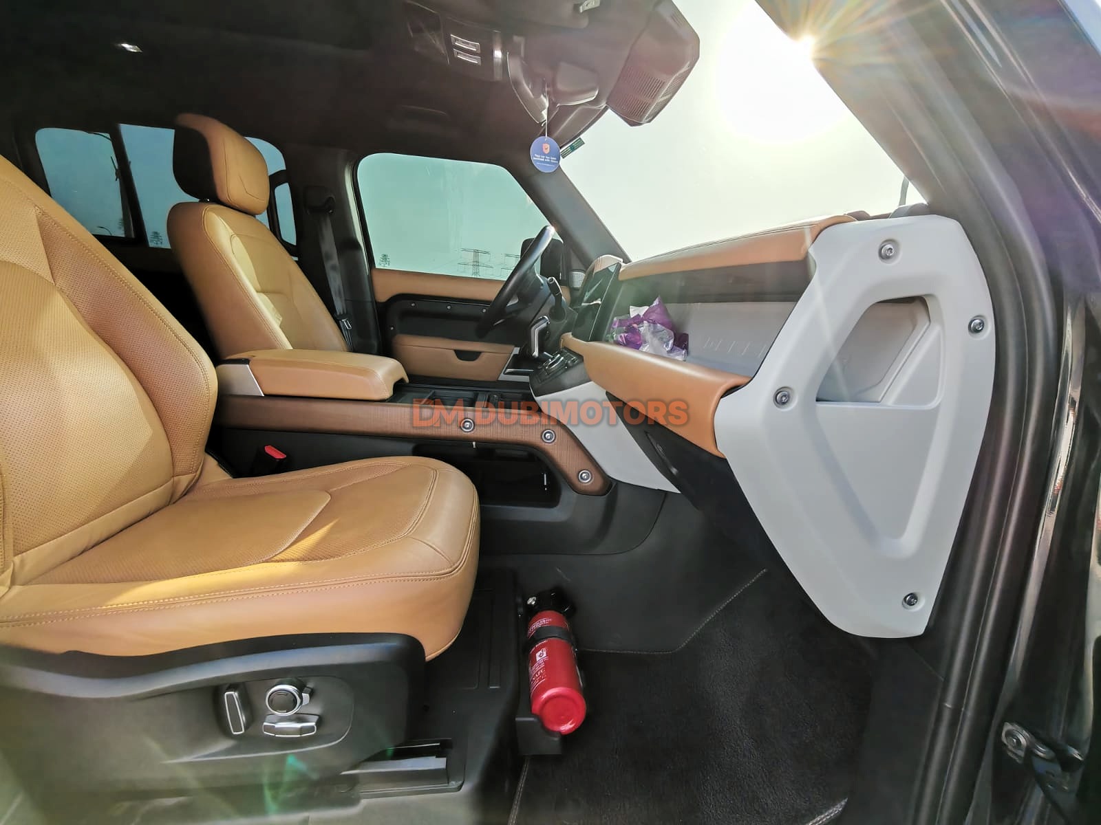 2023 Land Rover Defender 110 SE for Sale in Abu Dhabi, photo 6 of 13