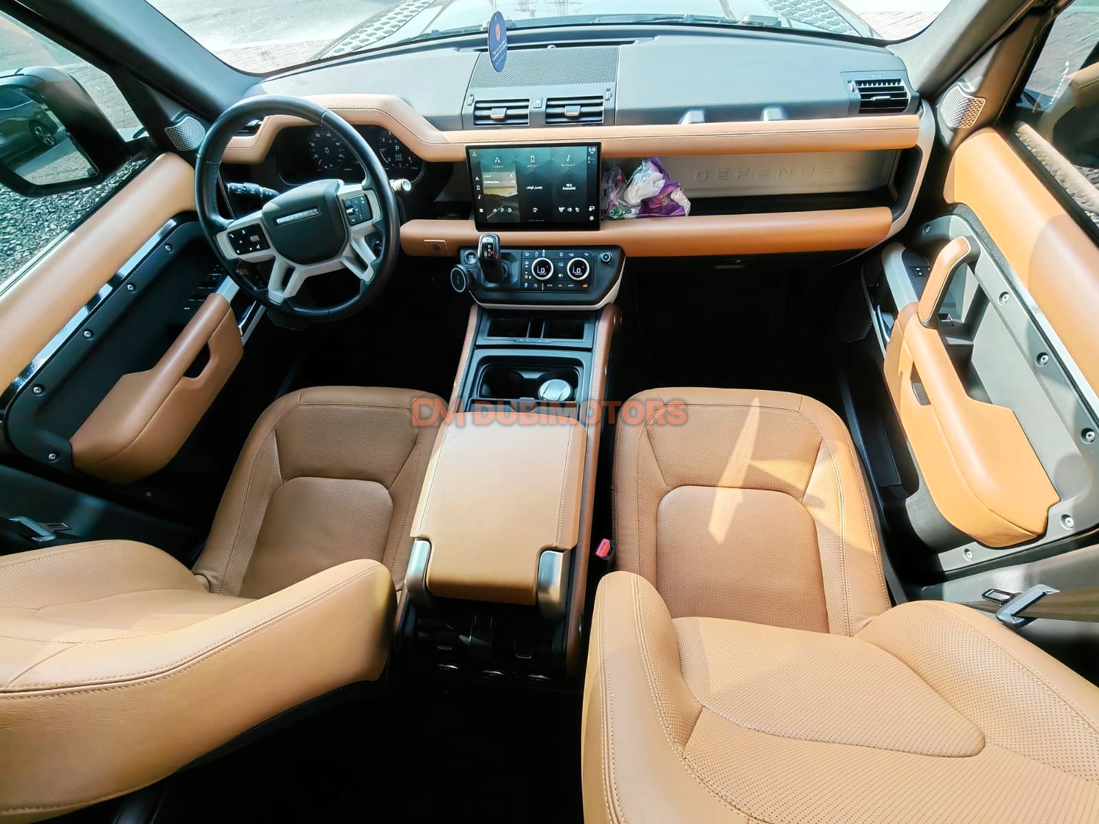 2023 Land Rover Defender 110 SE for Sale in Abu Dhabi, photo 9 of 13