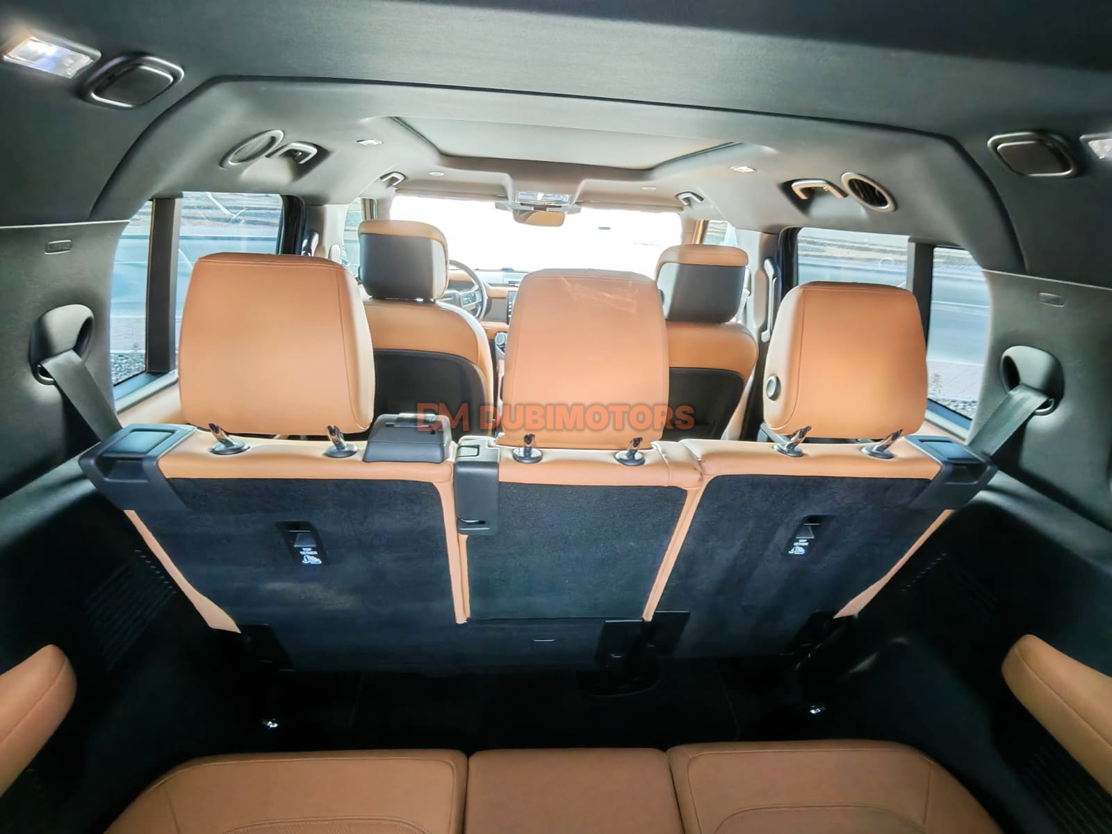 2023 Land Rover Defender 110 SE for Sale in Abu Dhabi, photo 10 of 13
