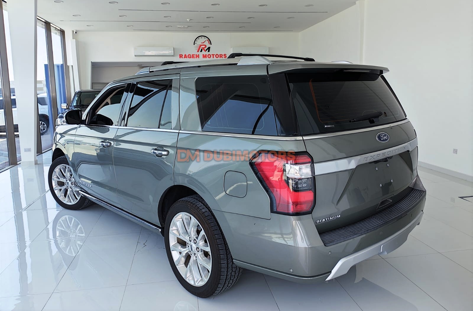 2019 Ford Expedition Platinum for Sale in Abu Dhabi, photo 4 of 17
