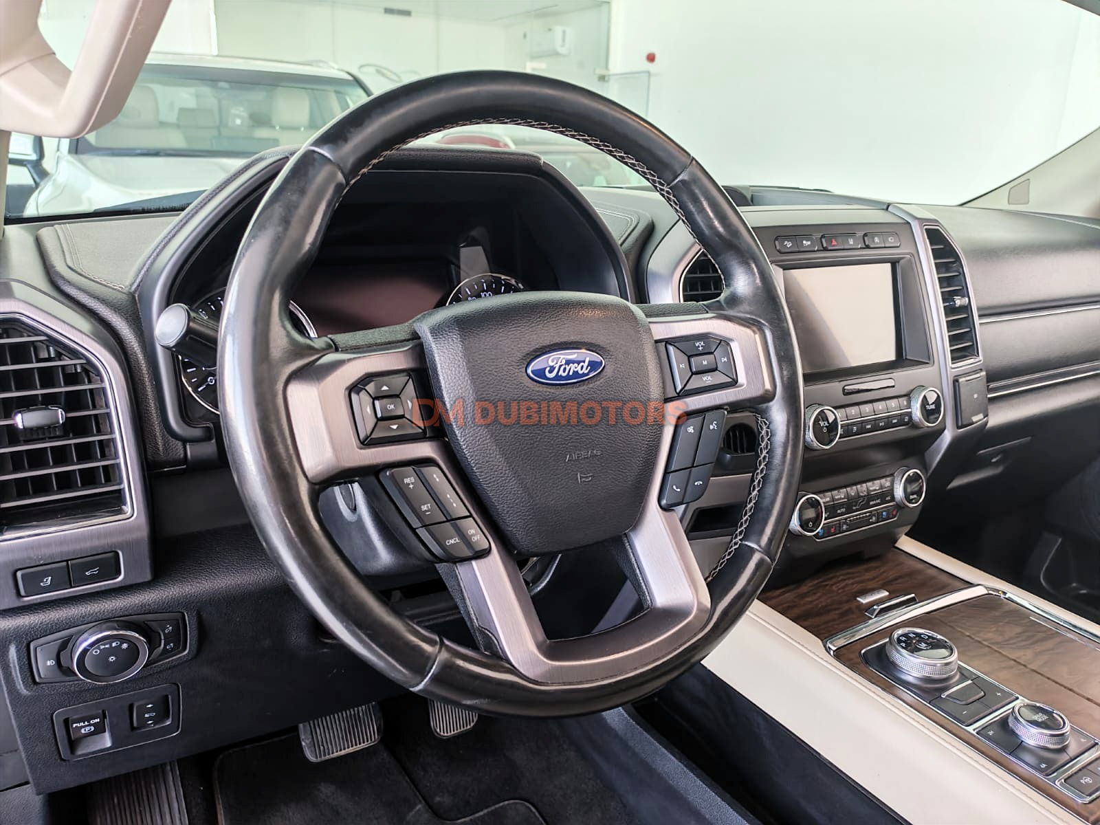 2019 Ford Expedition Platinum for Sale in Abu Dhabi, photo 9 of 17