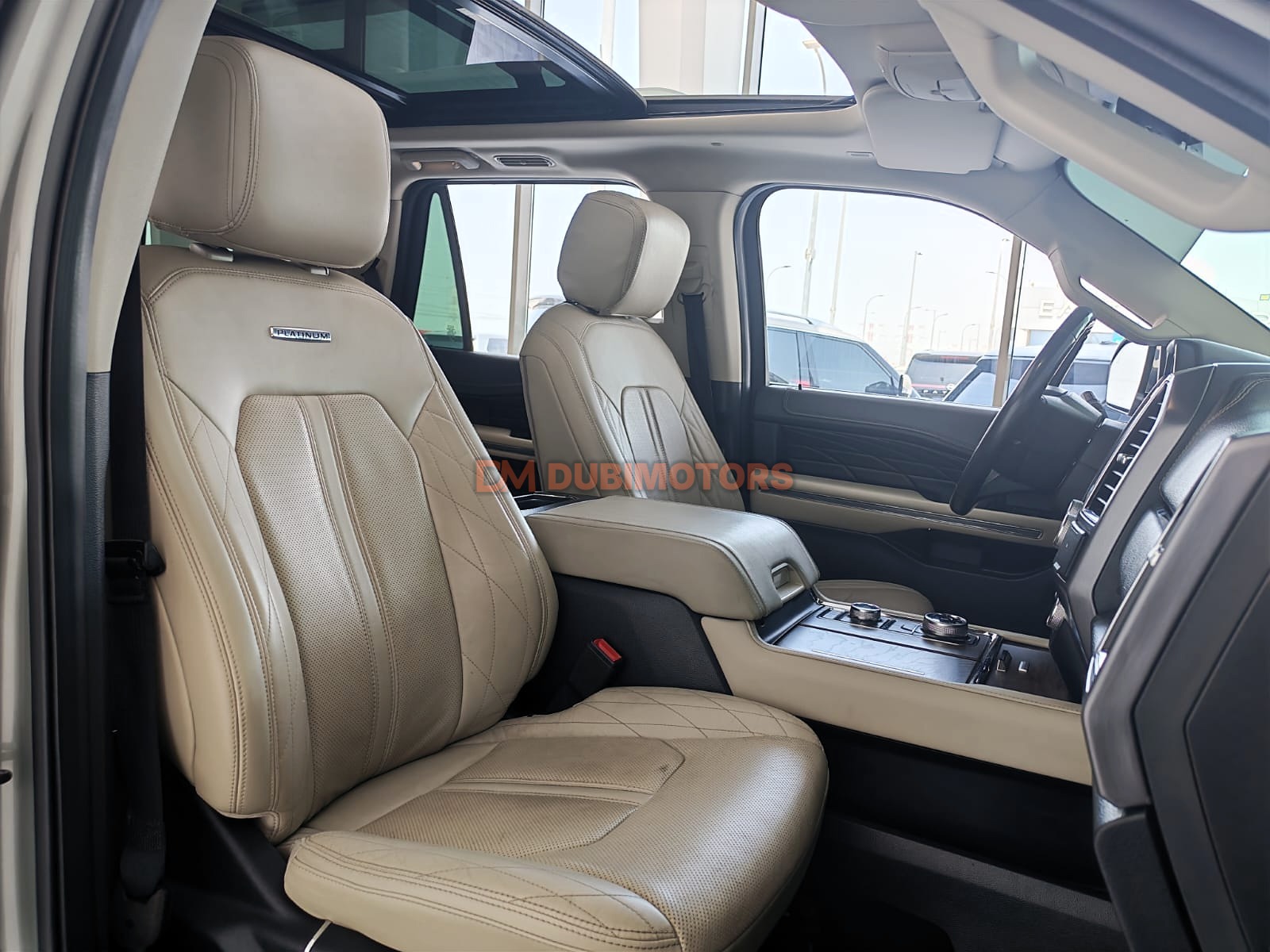 2019 Ford Expedition Platinum for Sale in Abu Dhabi, photo 12 of 17