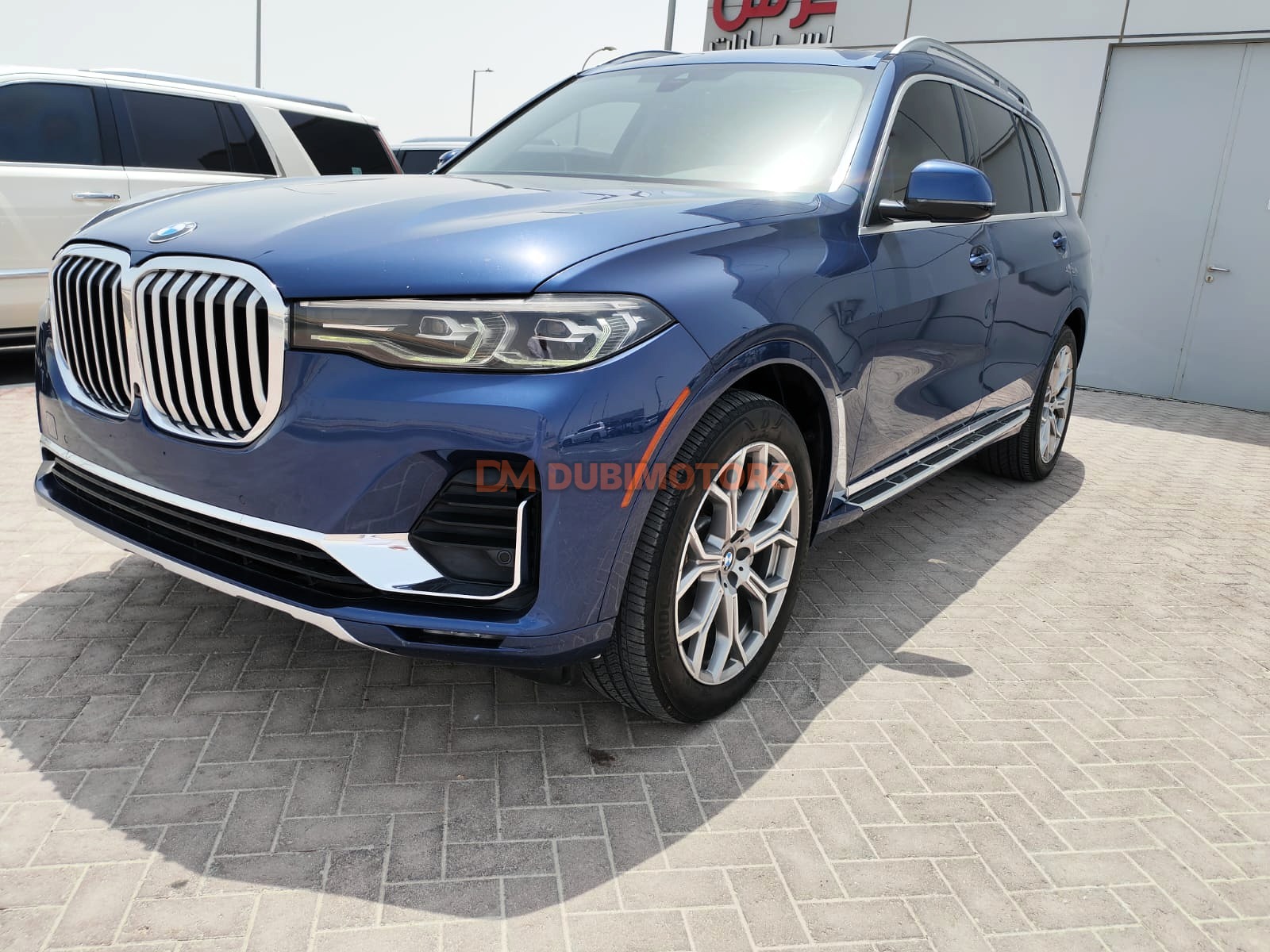 2020 BMW X7 xDrive40i for Sale in Abu Dhabi, photo 2 of 17
