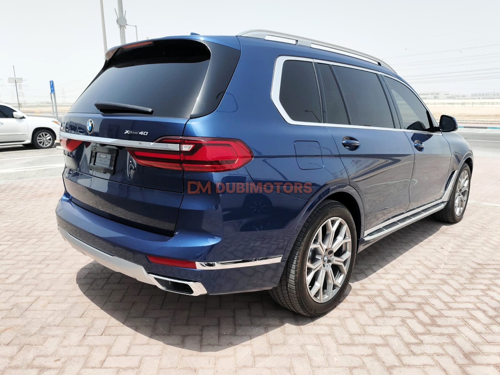 2020 BMW X7 xDrive40i for Sale in Abu Dhabi, photo 3 of 17