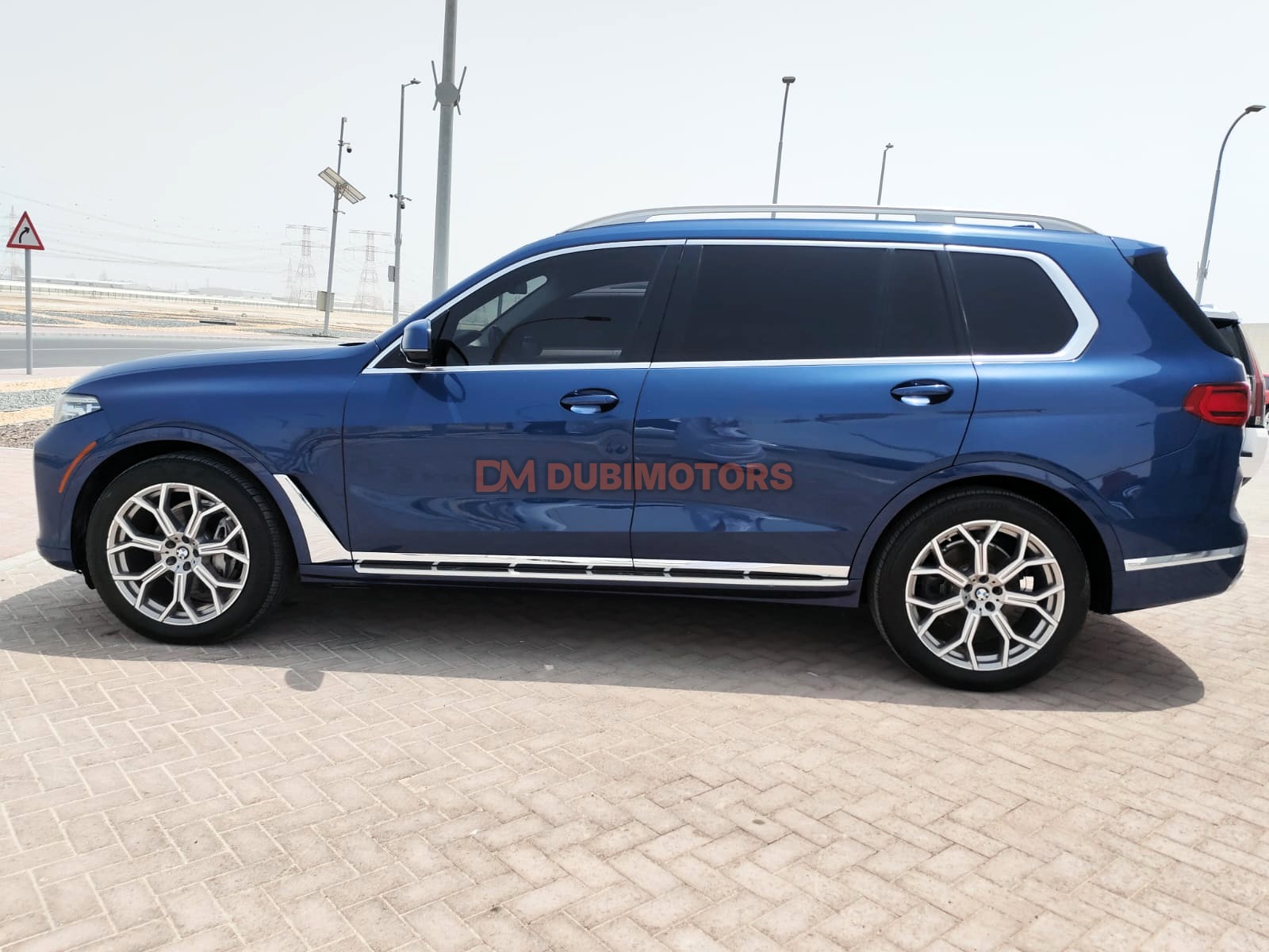 2020 BMW X7 xDrive40i for Sale in Abu Dhabi, photo 9 of 17
