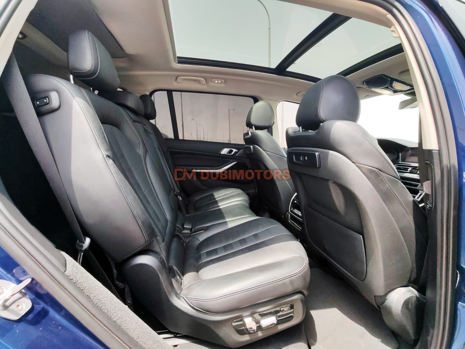 2020 BMW X7 xDrive40i for Sale in Abu Dhabi, photo 14 of 17