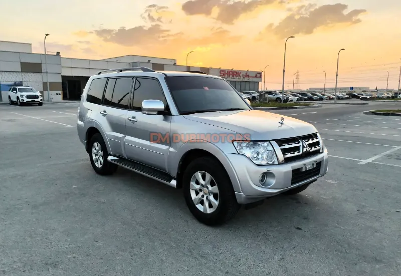 2013 Mitsubishi Pajero GLS for Sale in Abu Dhabi