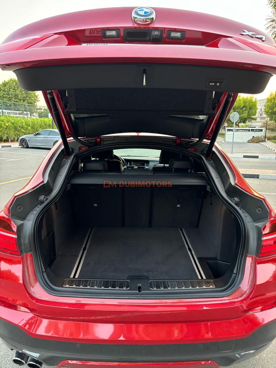 2017 BMW X4 xDrive28i M Sport for Sale in Dubai, photo 6 of 11